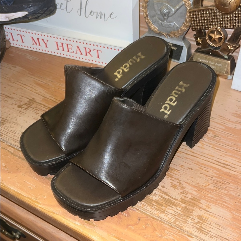 Mudd Women's Brown Chunky Heel Mules